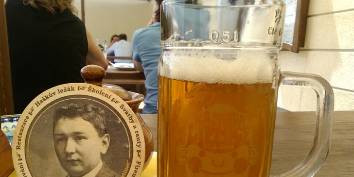 Tohle pivo má říz! Speciální nefiltrovaný Haškův ležák vaří pivovar Bernard. 