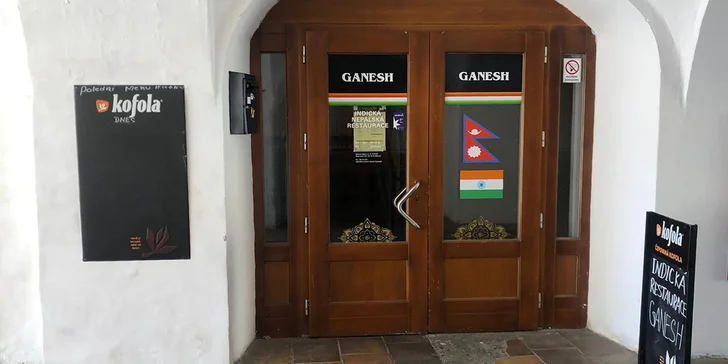 Restauraci Ganesh najdete na Masarykově náměstí v Rokycanech.