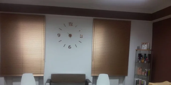 Balíček pouze se střihem neplatí pro krátké vlasy s délkou po uši. 