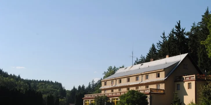Ubytovaní budete na pokojích po čtyřech nebo po šesti. Využít můžete i 2lůžkové, ale je nutno si s rezervací pospíšit, protože kapacita je o