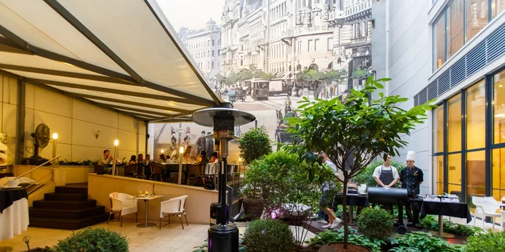 Pokud dorazíte autem, zaparkujete u hotelu za 21 €/noc. 