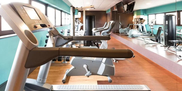 V hotelovém areálu nechybí posilovna a spa centrum.