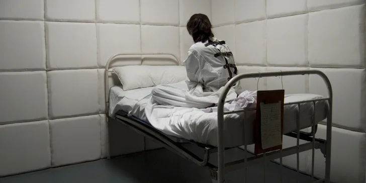 Únikovka Pokoj č. 606 – posedlá: odhalte záhadu tajné psychiatrické léčebny