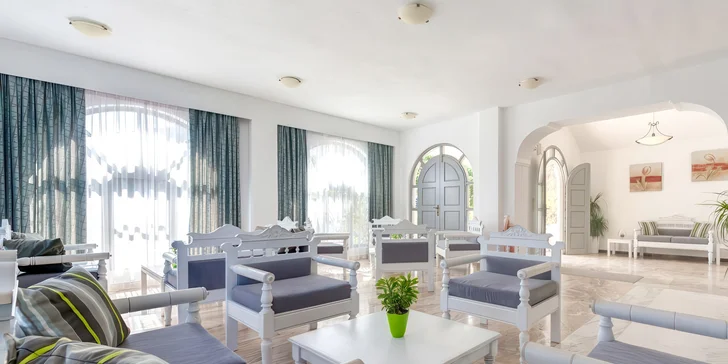 Tenhle hotel je přesně tím místem, které hledáte, pokud chcete zažít Santorini bez kompromisů.