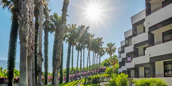  Ve 4* hotelu Titan Club si užijete ultra all inclusive, pohodu u bazénu i množství aktivit a odpočinku pro malé i velké. 