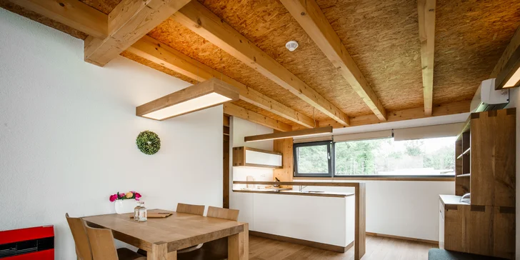 Na výběr jsou apartmány, studio u bazénu, chalety nebo luxusní apartmá s vířivkou.