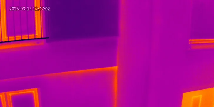 Měření provádí zkušený pilot dronů a technik.