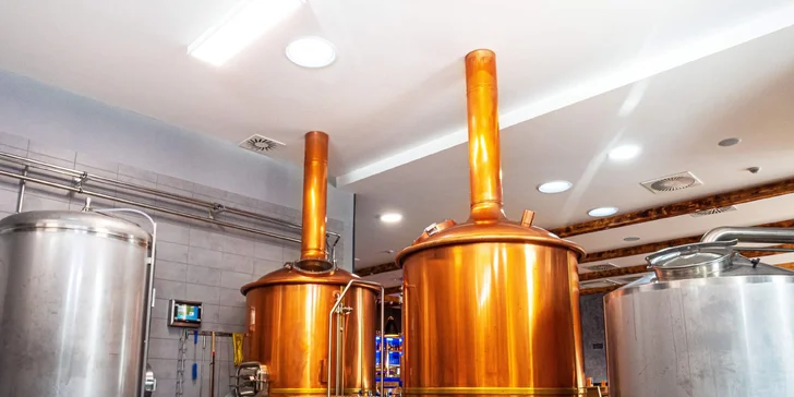 Řemeslný pivovar stojí na moderních technologiích, ale používá recept, který zrál po staletí. Pivo se tu vaří poctivě, bez chemie, zkrátka tak, jak to má být. 