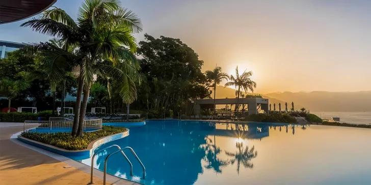 Na Madeiru letecky: 5* Hotel Pestana Casino Park Premium Ocean & SPA s polopenzí a střešním bazénem