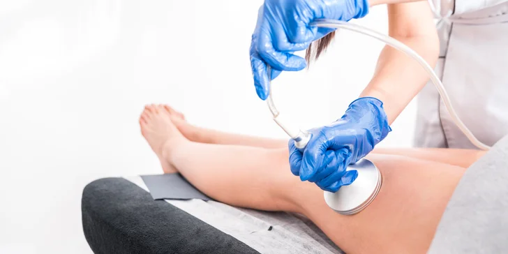 Prístrojová vákuová terapia je neinvazívna procedúra špeciálnou hlavicou, ktorá pomocou podtlaku stimuluje krvný a lymfatický obeh v pokožke a tkanivách.