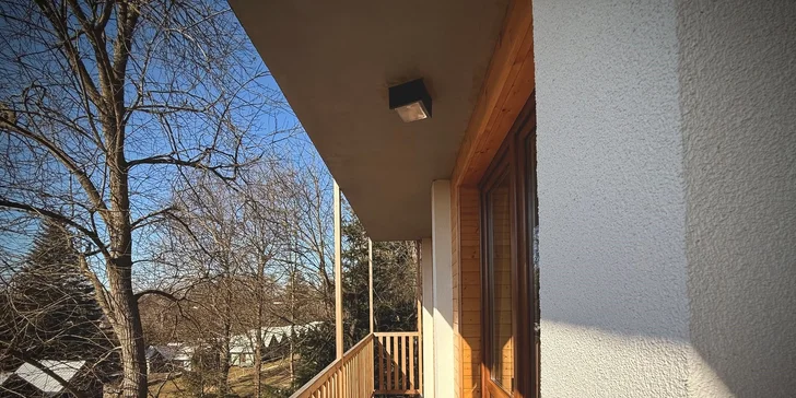 Posedět můžete i na terásce. 