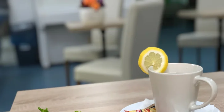 K chlebíčku si dáte nejspíš hrnek čaje, ale vyberte si klidně i kávu.