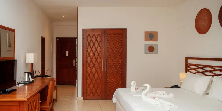 V Hotelu Royal Beach se můžete těšit na prvotřídní ubytování v prostorných a vkusně zařízených pokojích s balkonem nebo terasou a nádherným výhledem na oceán.