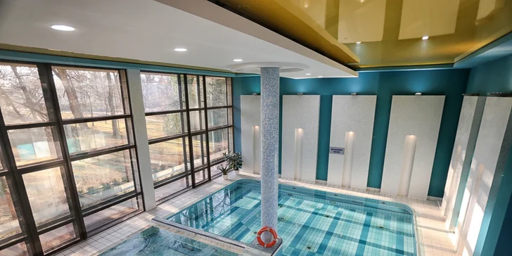 Ve wellness na vás čekají bazény, vířivka i sauny.