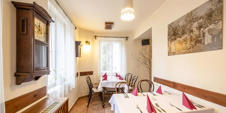 Parkování je naproti restauraci zdarma.