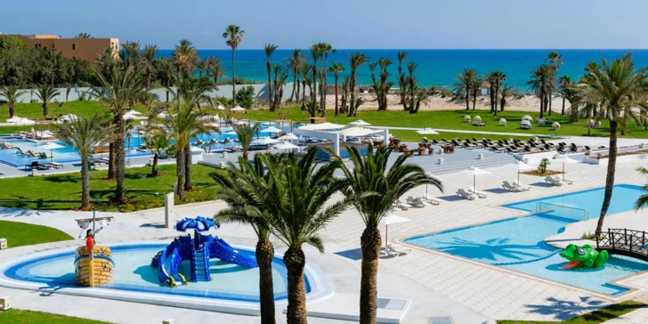 Vyzkoušejte aqua fitness, nordic walking, aerobik, aqua aerobik, step aerobik, strečink, jóga, tanec v latinskoamerickém stylu nebo relaxační cvičení.