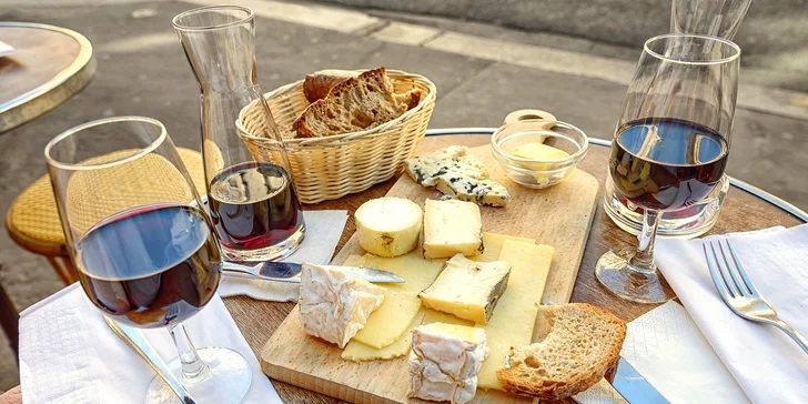 Vinařská etiketa a napětí v jednom – to je Tour de Wine.