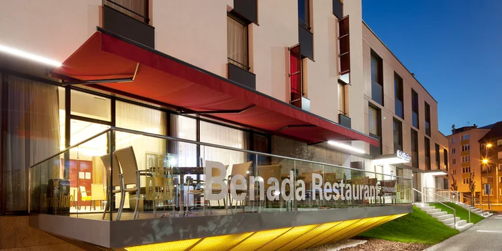  Zastávku MHD najdete hned u hotelu, takže se snadno dostanete do centra.