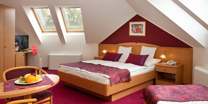 Ubytujete se v hotelu Kalvária v lázeňském městě Győr.