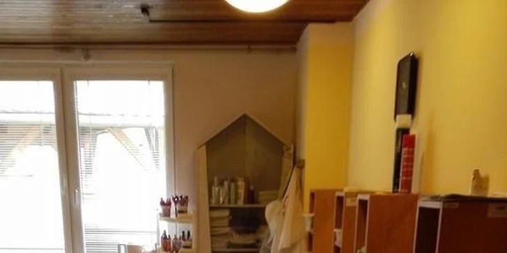Čeká vás pohodový kadeřnický balíček pro vybranou délku vlasů. 