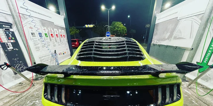 S motorem o výkonu 450 koní najezdíte neomezený počet kilometrů a na tuhle životní jízdu určitě nezapomenete. 