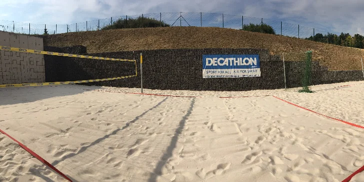 Zahrajte si s partou "plážák" v největší volejbalovém areálu ČR.