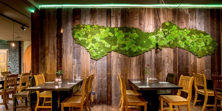 Restaurace má i celoročně otevřenou zahrádku v atriu.