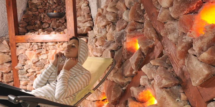 Pokud chcete relaxovat spíše nasucho, je ideálním místem finská sauna a solná jeskyně s unikátním mikroklimatem.