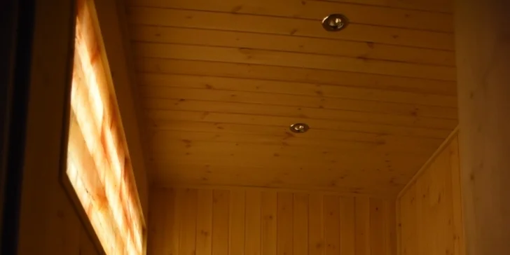Osušky vám půjčí na místě. 