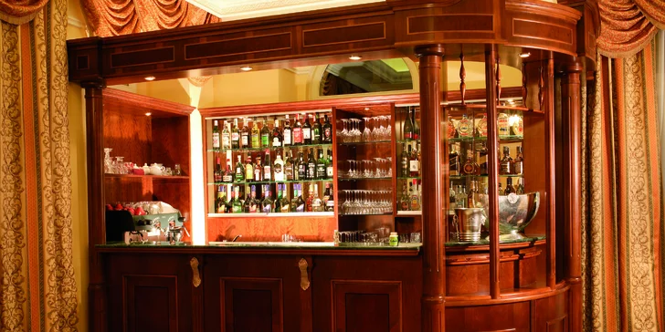 Vila, ve které 4* hotel sídlí, byla postavena v roce 1872. I po rekonstrukci si zachovala historickou atmosféru, kde není čas na žádný spěch.