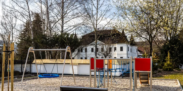 Děti potěší moderní hřiště.