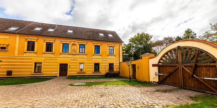 Pobyt na farme s koňmi, prasiatkami aj ovcami kúsok od Mosteckého jazera aj vrátane raňajok