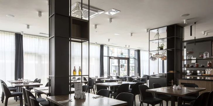 Užívat si budete také ve zdejší restauraci. V ceně je snídaně nebo polopenze.