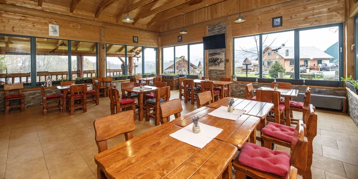 Každé ráno začnete snídaní v místní restauraci. 