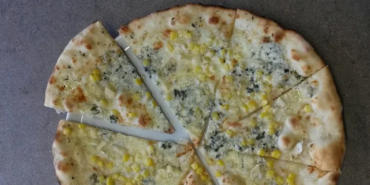 Za příplatek vám pizzu zabalí s sebou. Objednejte si ji předem, ať se vyhnete čekání.