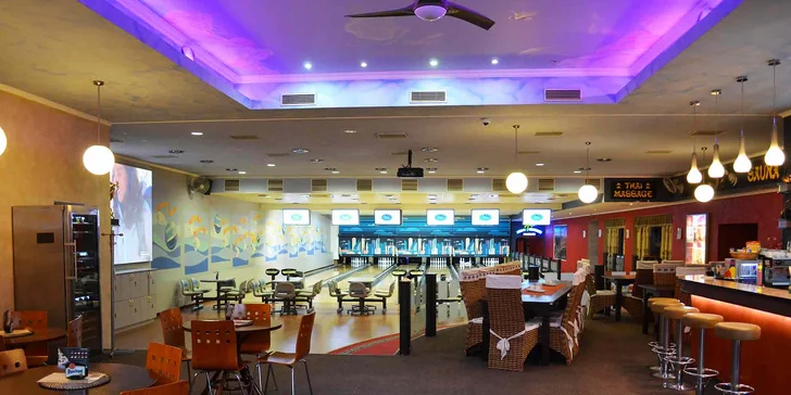 Bowling je jen kousek od zastávky Tachovské náměstí a přijet můžete jednoduše i autem – pro zákazníky je tu soukromé parkoviště. 