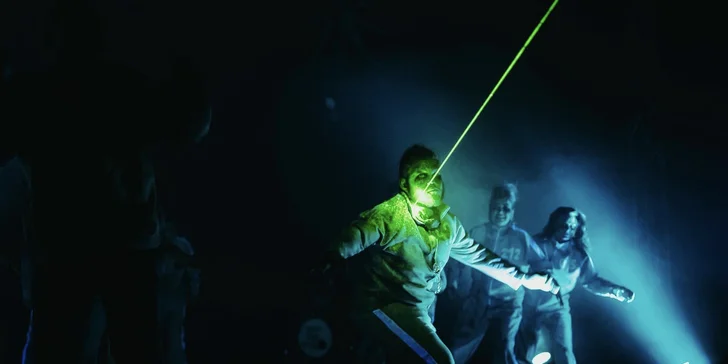  Čeká vás adrenalin, který vás zvedne ze sedadel, a příběh tak temný, že na něj budete vzpomínat ještě dlouho po odchodu ze šapitó.