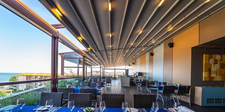 Kromě hlavní restaurace s bohatými bufety k snídani, obědu i večeři můžete vyzkoušet i tři à la carte restaurace.