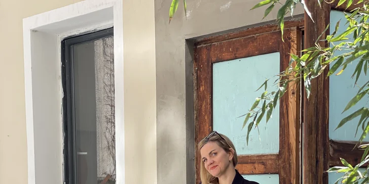 Ateliér najdete v pražské Bubenči nedaleko zastávek Sparta a Korunovační.