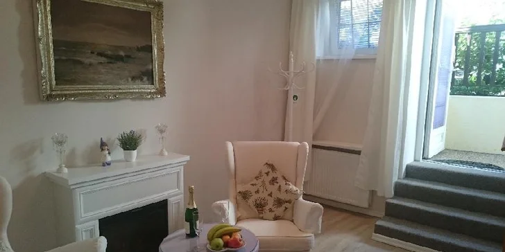 Bude tu na vás čekat sekt a dobrůtky.