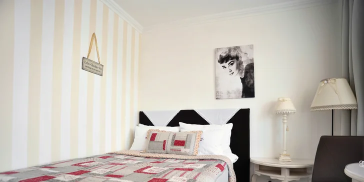 Všechny pokoje mají jasné a stejné kvality: příjemný design, pohodlná lůžka, koupelnu se sprchou a toaletou.