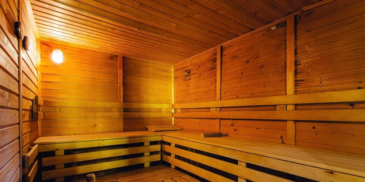 Naložíte se do rozpálené finské sauny, po níž skočíte do ochlazovacího bazénku.