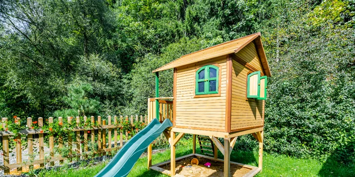 Mezi apartmány najdete také malé dětské hřiště.