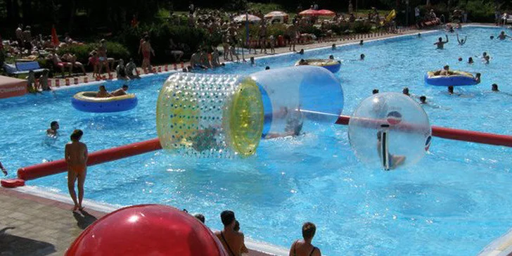 Jen 190 Kč za letní balíček plný vody a relaxace, v ceně 3615 Kč. Neuvěřitelných 100 vstupů na koupaliště Ricco, 10 x aquazorbing a občerstvení k tomu. Celé léto bez starostí už teď a s úžasnou slevou 94%.