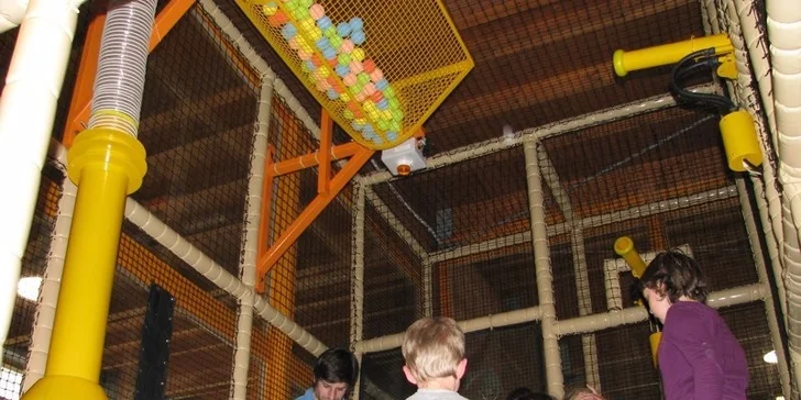 Zabaví se nejen děti, ale i dospělí. Pak se můžete občerstvit pizzou.