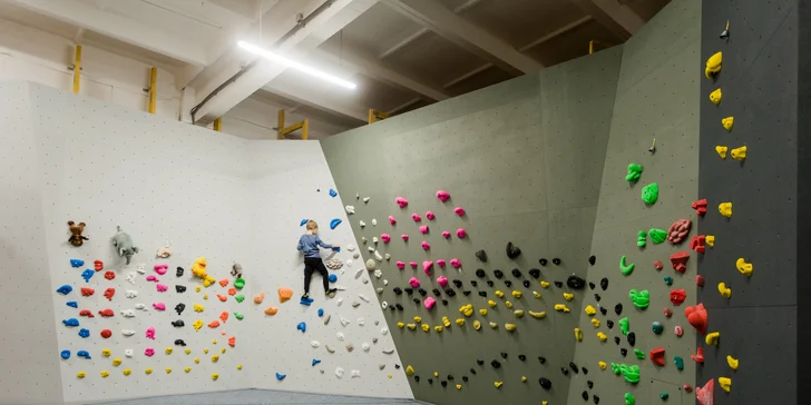 Bratislavský climbing gym BLOCK DOCK tvorí až 650 metrov štvorcových lezeckej plochy