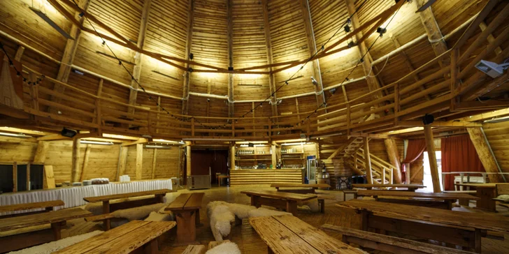 Dominantou celého areálu je celodrevený vigvam, ktorý dosahuje úctyhodných 22,92 m.