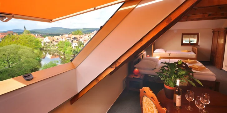 Ubytujete sa v dvoj- až štvorlôžkovej izbe alebo apartmáne.