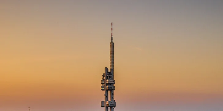 Observatoř je v 93 metrech nad zemí a nabízí 360° výhled. 