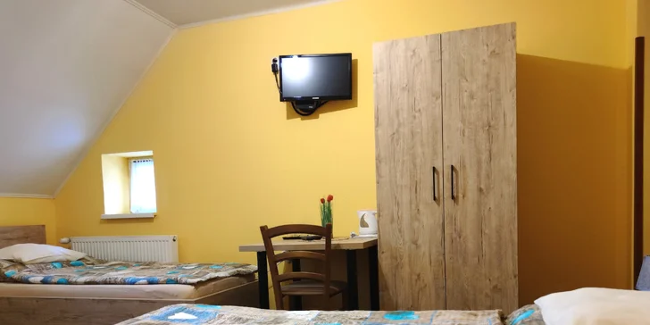 Ubytujete se ve dvou-, tří- nebo pětilůžkovém pokoji s vlastní koupelnou a toaletou.